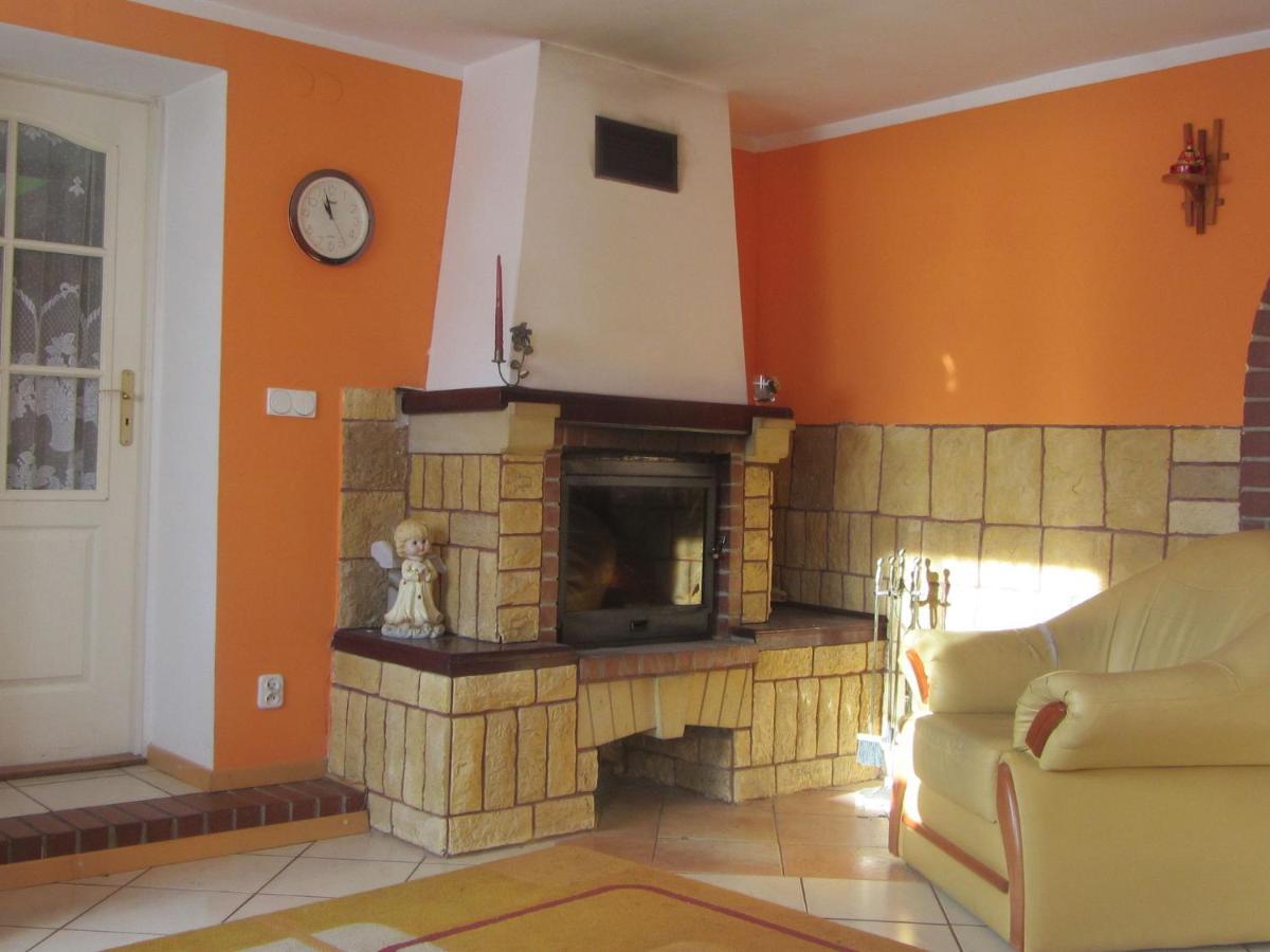 Spacious Holiday Home In Stara Kamienica With Pond Екстериор снимка